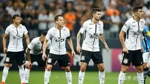 《皇家战舰与蓝月亮争抢索博斯洛伊，利物浦力挽狂澜欲高薪留将》